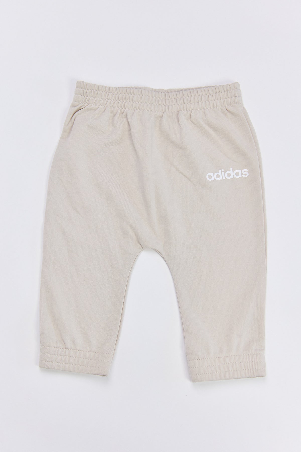 Pantaloncito Adidas✨