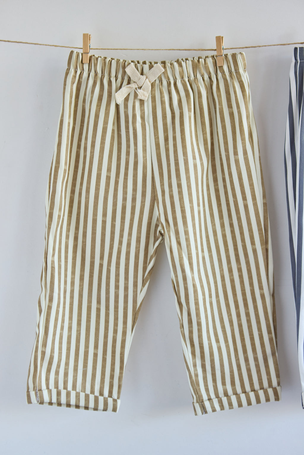 Striped trousers with tie-waist 👖