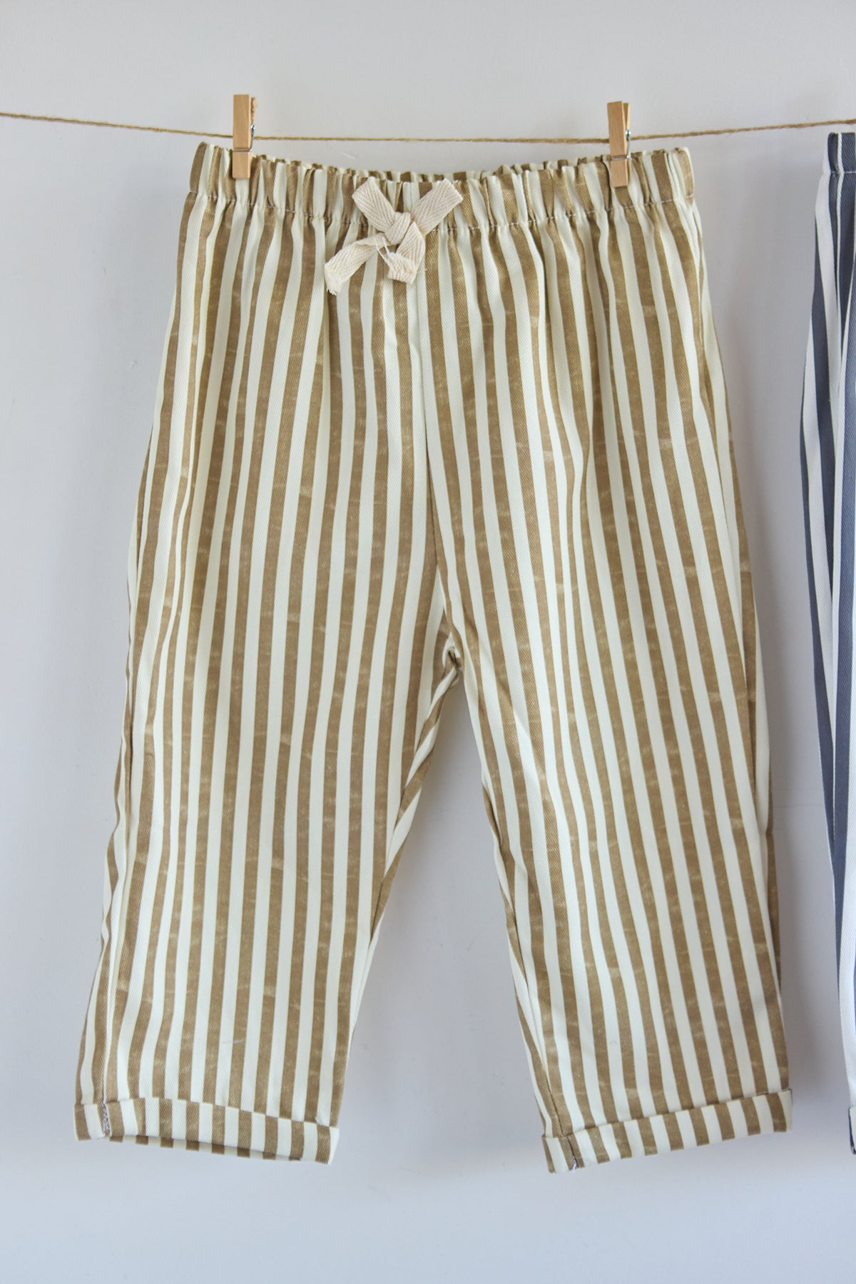 Striped trousers with tie-waist 👖