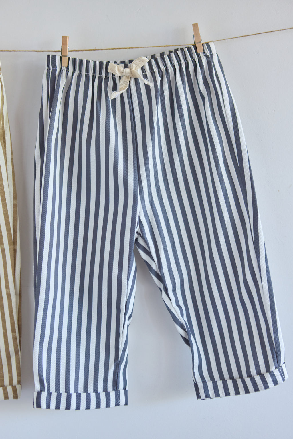 Striped trousers with tie-waist 👖
