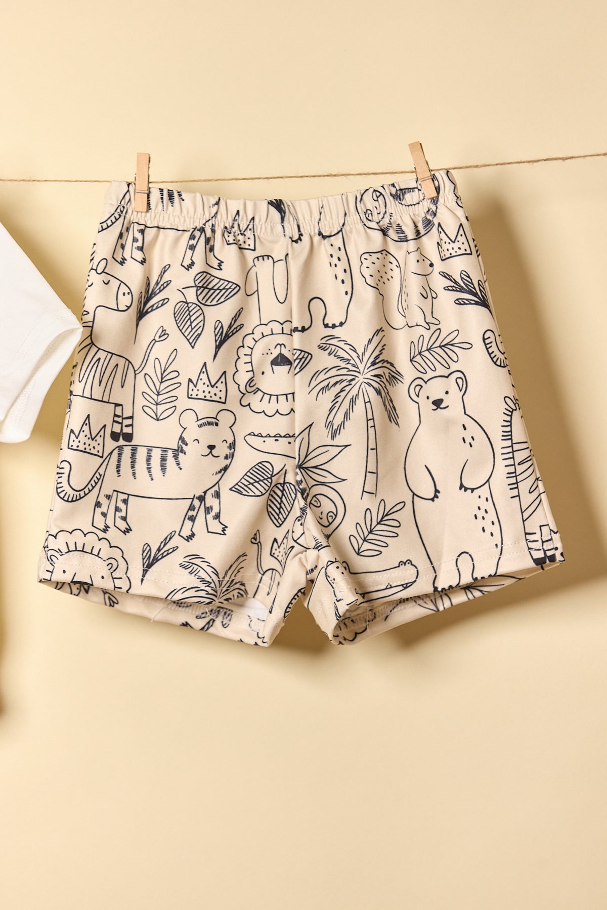 Animalitos Set White Shirt with Beige Shorts 🦁